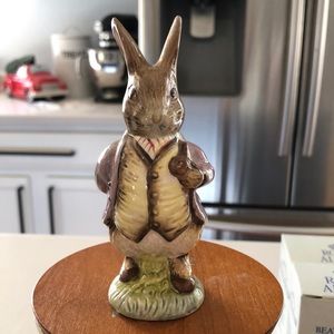 Benjamin Bunny of the world of Beatrice potter figurine like new non-smoking